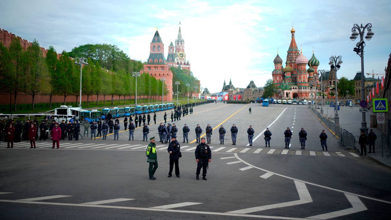 Russische Soldaten gehen vor der Militärparade zum Tag des Sieges während der Feierlichkeiten zum 81. Jahrestag des Sieges der Sowjetunion über Nazi-Deutschland im Zweiten Weltkrieg.