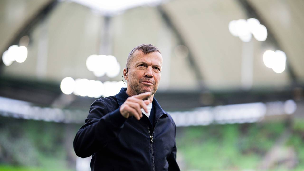 Im Stadion des VfL Wolfsburg steht Lothar Matthäus als TV-Experte.