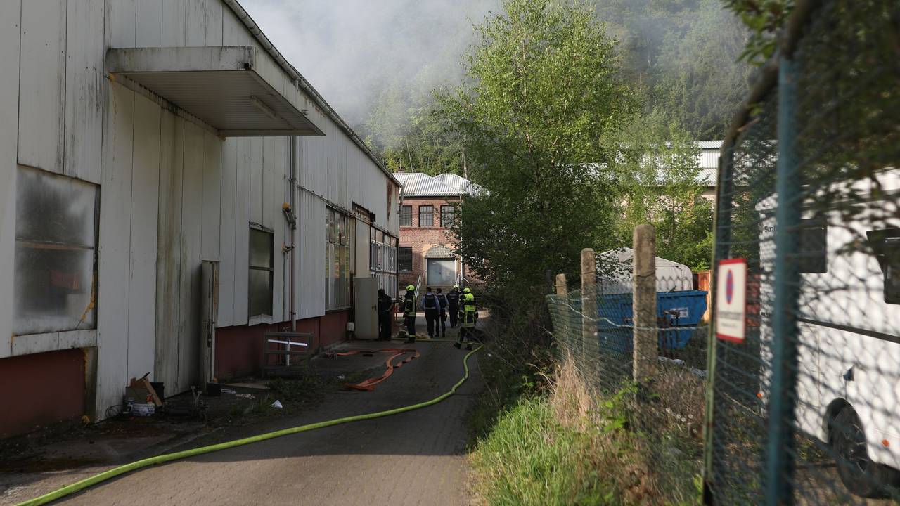 Feuer in Lagerhalle - Einsatzkräfte finden Drogenplantage