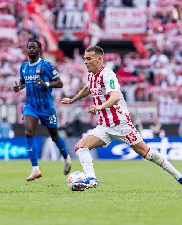 Said El Mala geht gegen Patrick Mainka ins Dribbling.