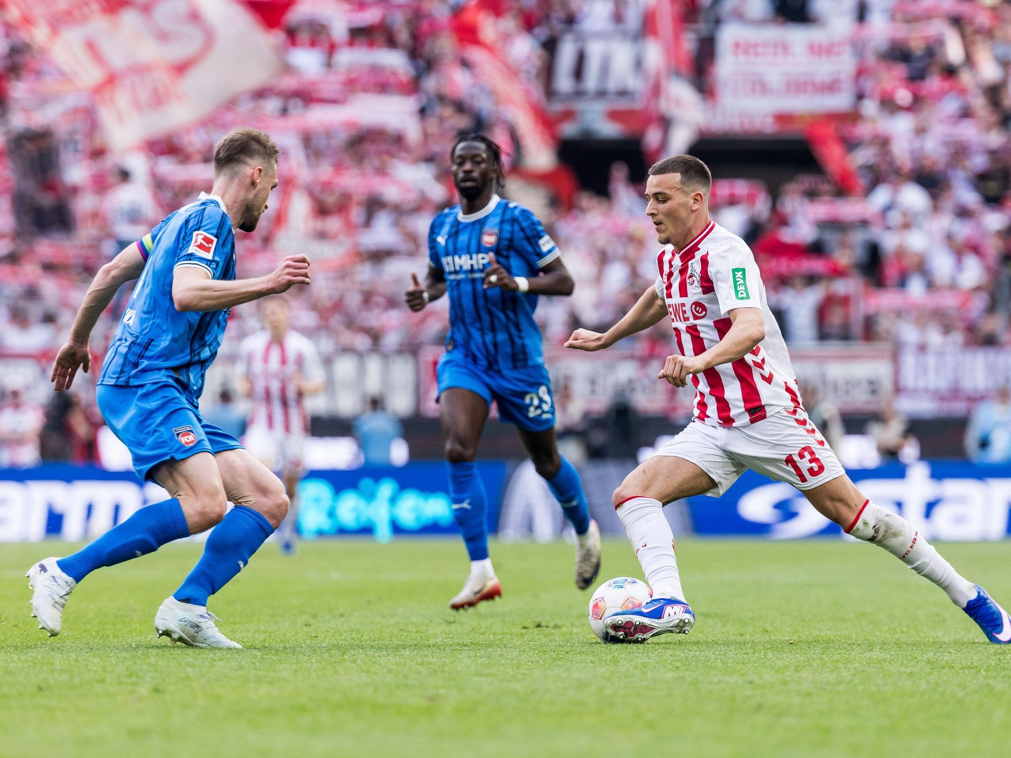 Said El Mala geht gegen Patrick Mainka ins Dribbling.
