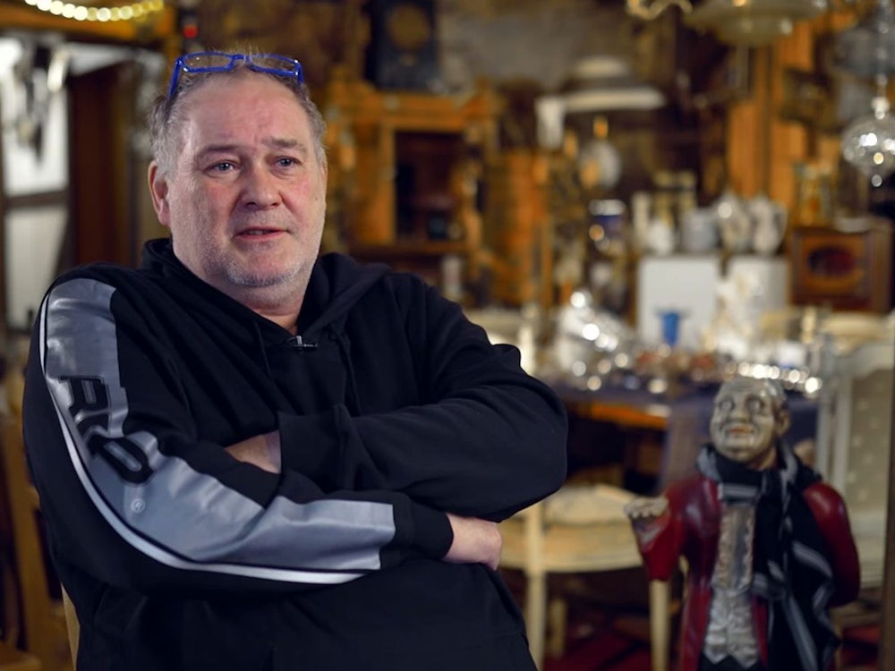 In Walter Lehnertz' Trödelladen gibt es nach seinen eigenen Schätzungen zwischen einer halben und Dreiviertelmillion Exponate. (Bild: ZDF)