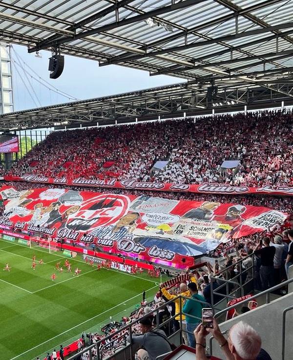 FC-Fans mit aufwändiger Choreo vor dem Heidenheim-Spiel.
