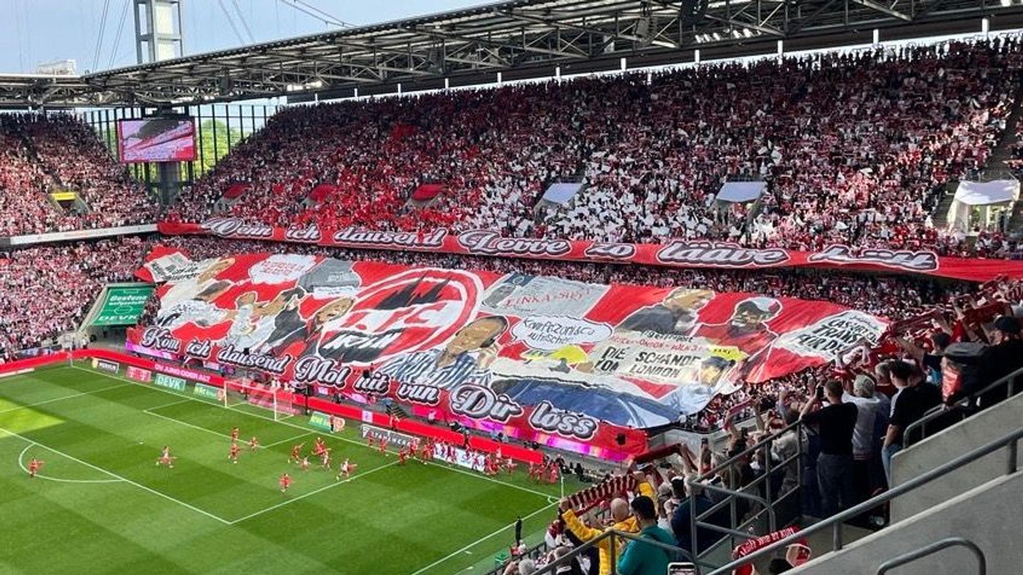 Die Choreo der Fans des 1. FC Köln.