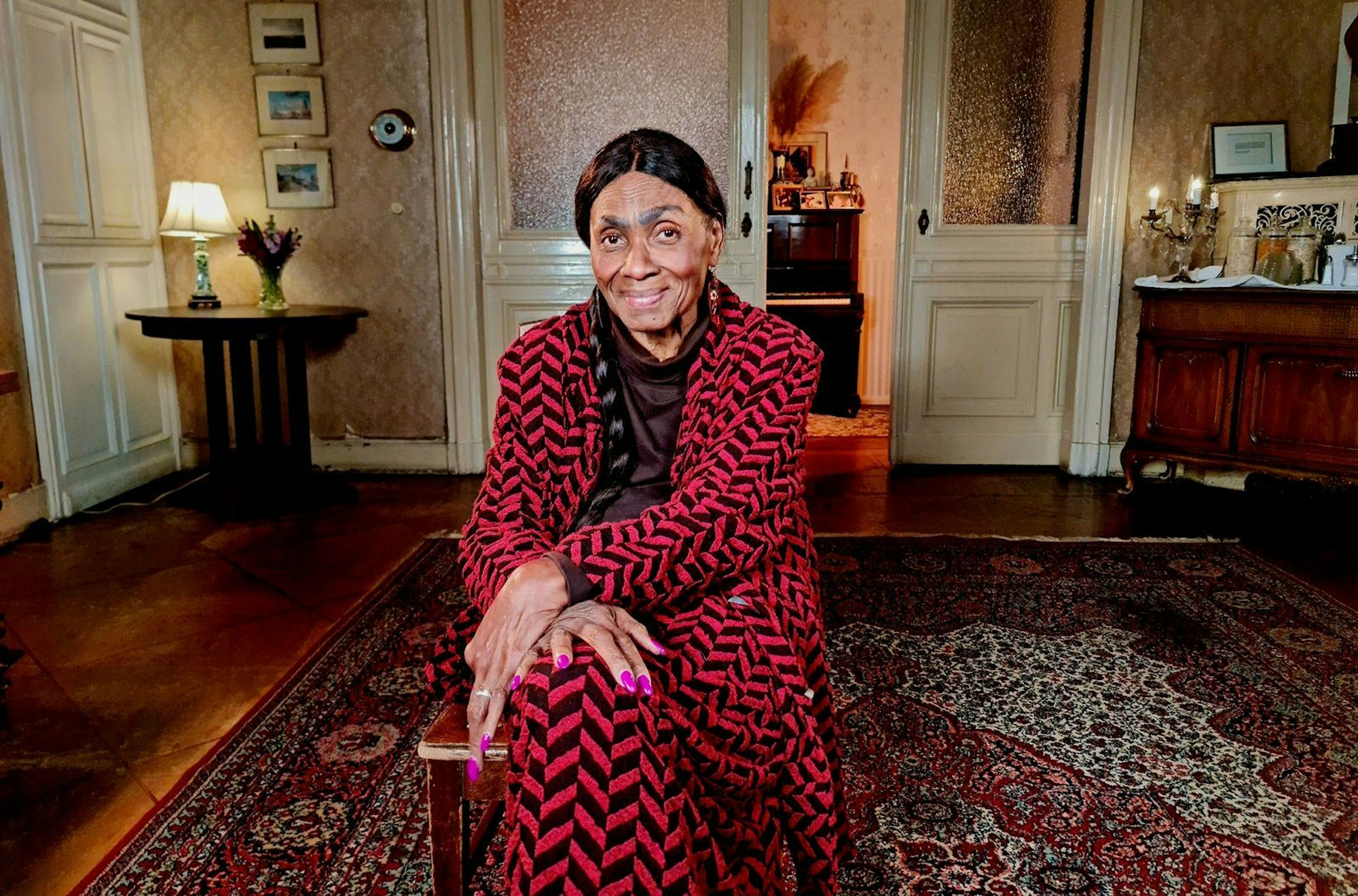Der Filmacher traf Sängerin und Original-Band-Mitglied Marcia Barrett 2024 in Berlin zu einem Interview. (Bild: NDR/Hermann Sowieja)