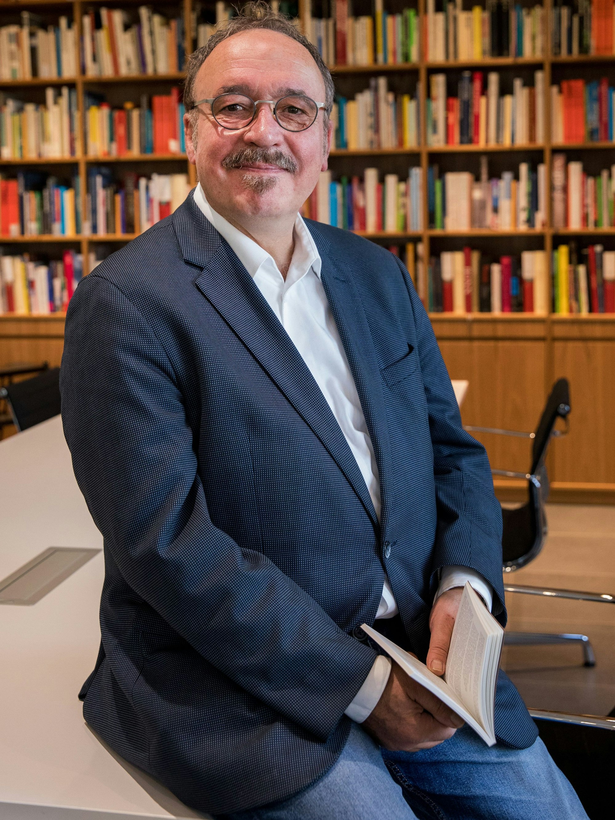Dr. Mario Kramp