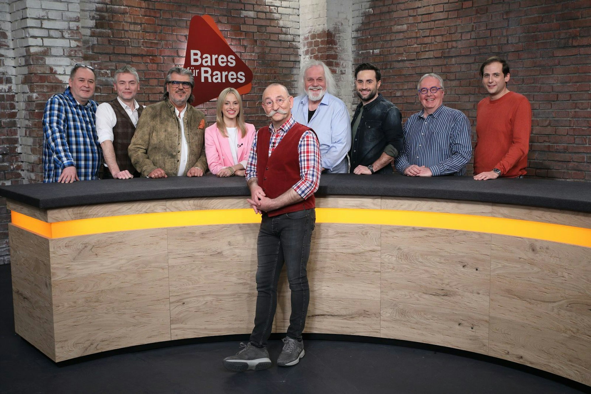 Walter „Waldi“ Lehnertz (links) ist seit Beginn der Sendung 2013 Teil des „Bares für Rares“- Teams. (Bild: ZDF / Frank W. Hempel)