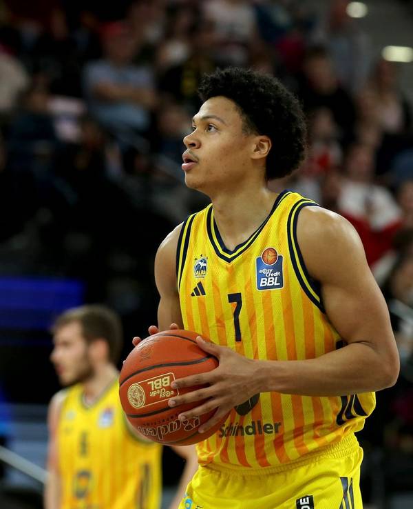 Alba-Youngster Jack Kayil