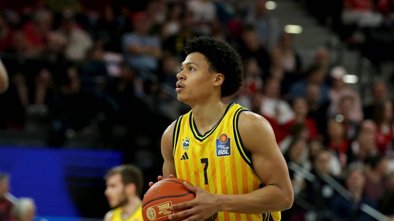 Alba-Youngster Jack Kayil