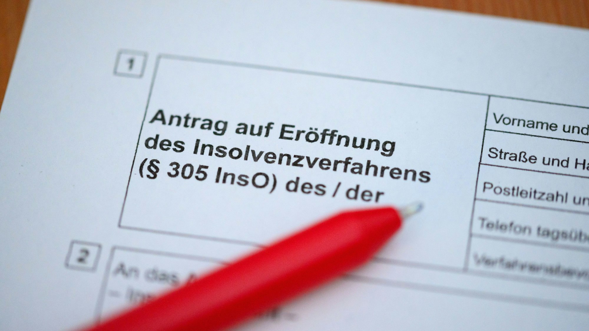 Ein Insolvenzantrag mit einem Kugelschreiber