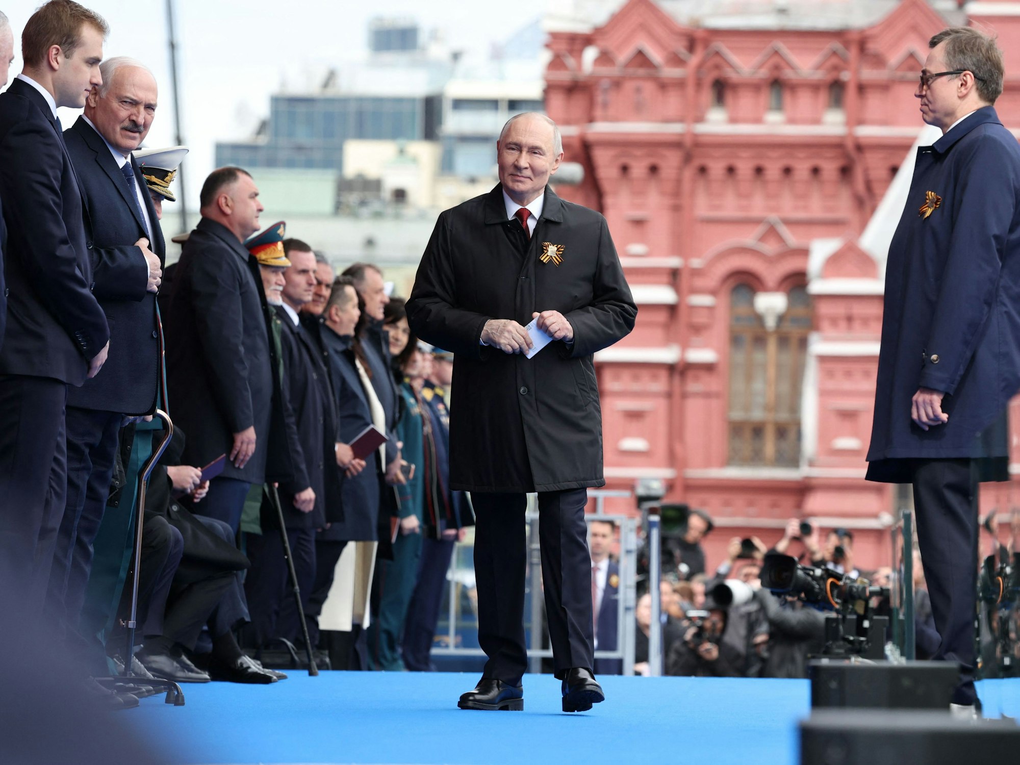 Wladimir Putin genießt seine Siegesparade