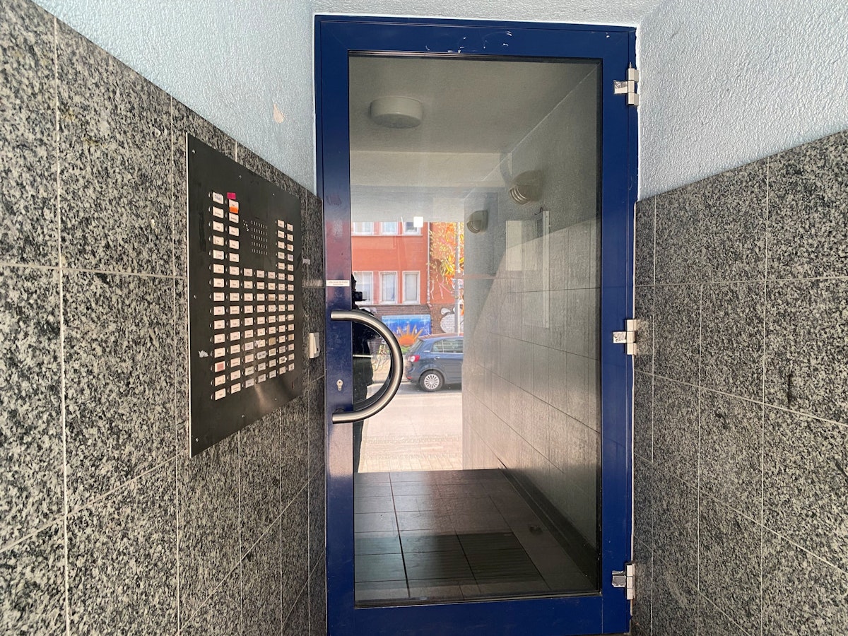 Eingangstür eines Hauses an der Venloer Straße.