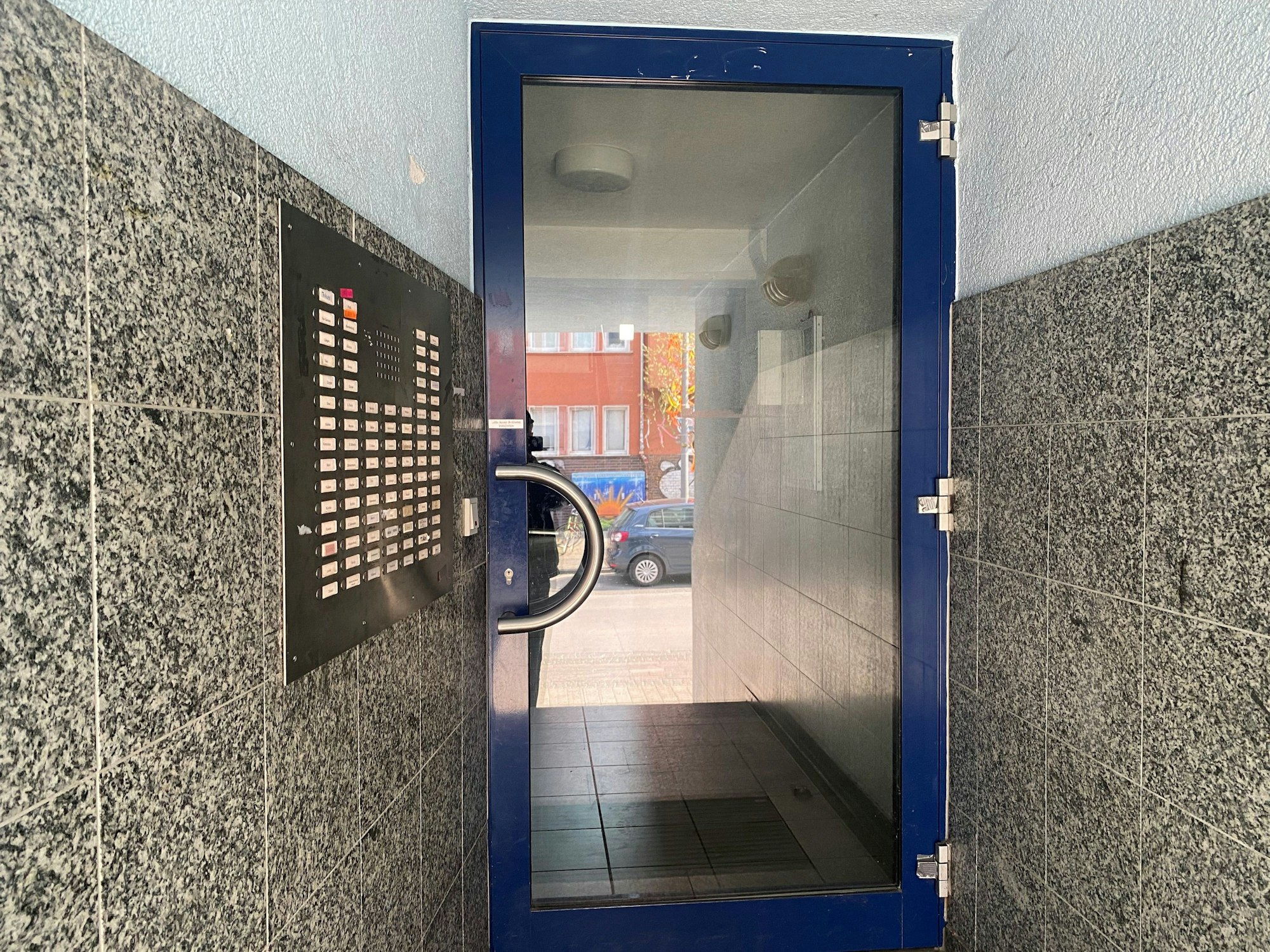 Eingangstür eines Hauses an der Venloer Straße.
