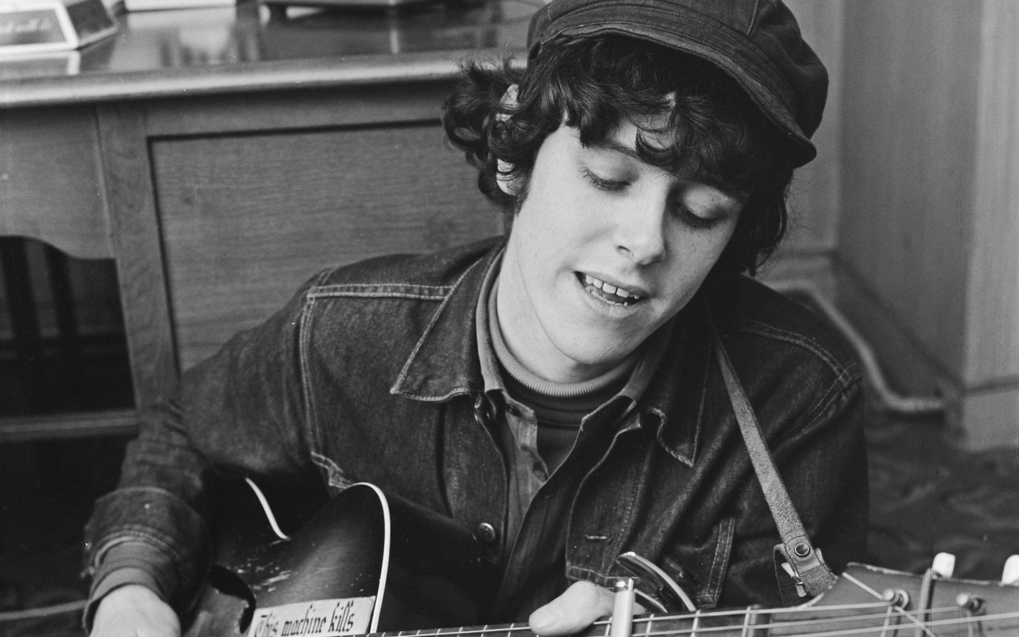 Mehr als seine Gitarre brauchte Folk-Sänger Donovan nicht, um seine Botschaften zu vermitteln. (Bild: Evening Standard)