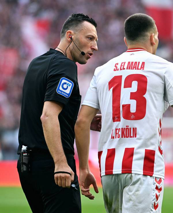 Sven Jablonski diskutiert mit Said El Mala.