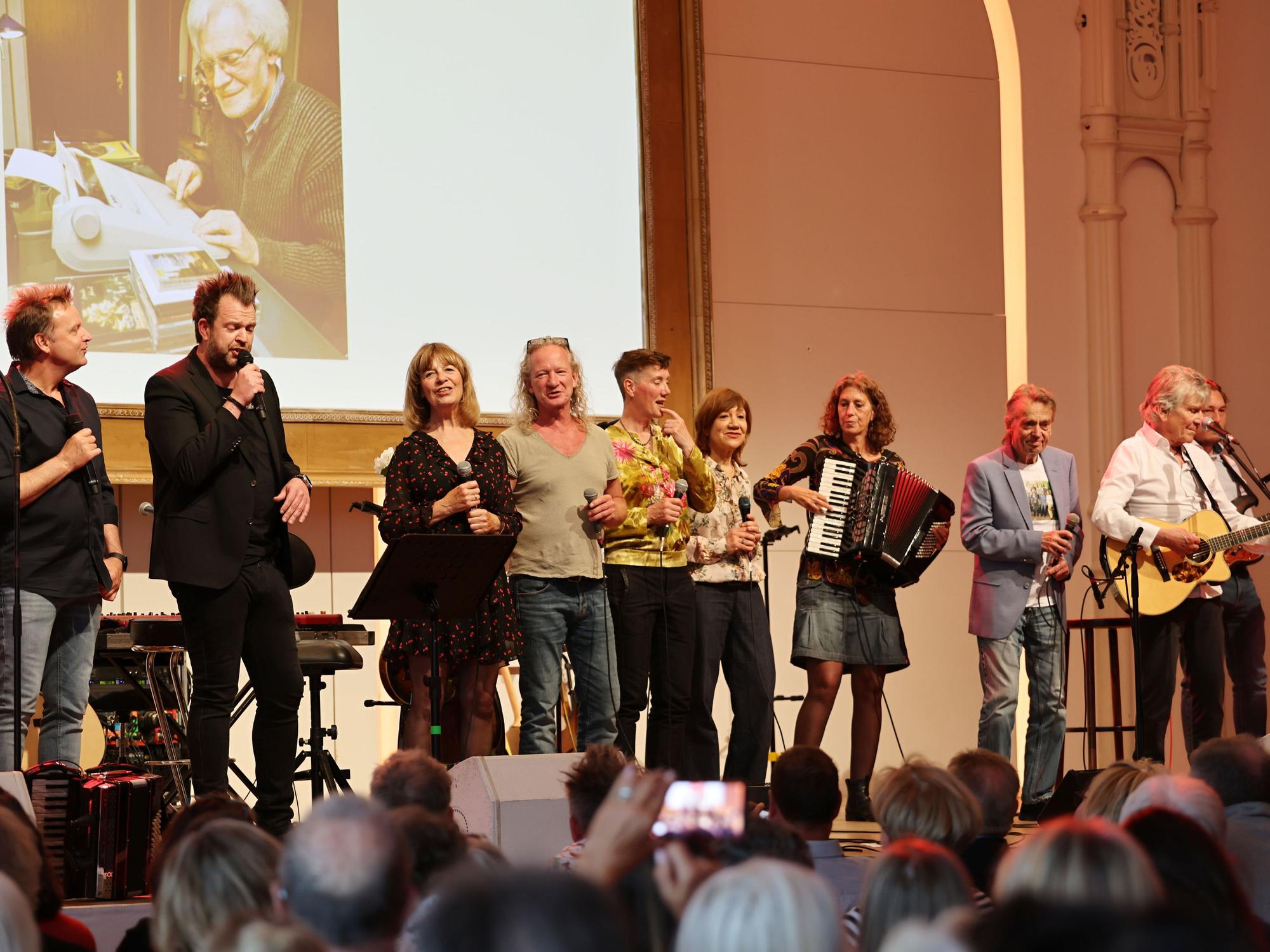 Die Knippschaft beim Auftritt in der Flora.