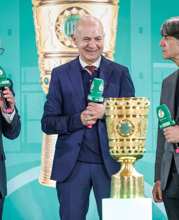 DFB-Pokal Handover-Zeremonie vor dem Finale