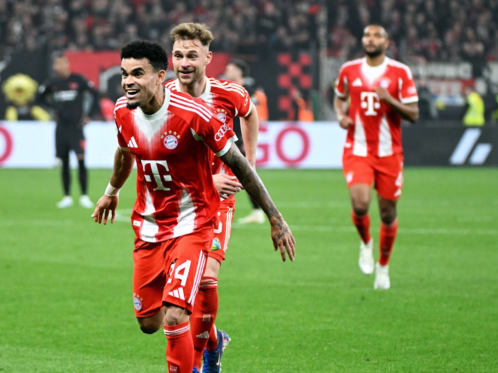 Luis Diaz (l.) und Josua Kimmich jubeln nach einem Treffer.