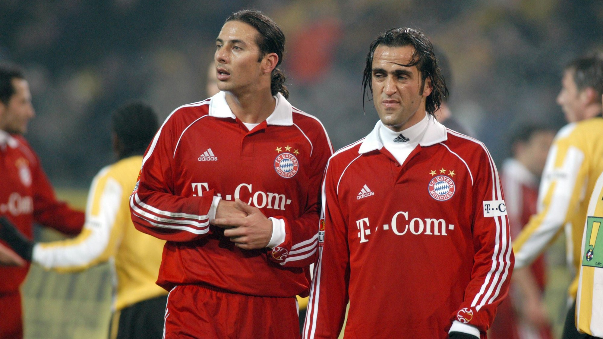 Ali Karimi (re.) und Claudio Pizarro nach dem Spiel.