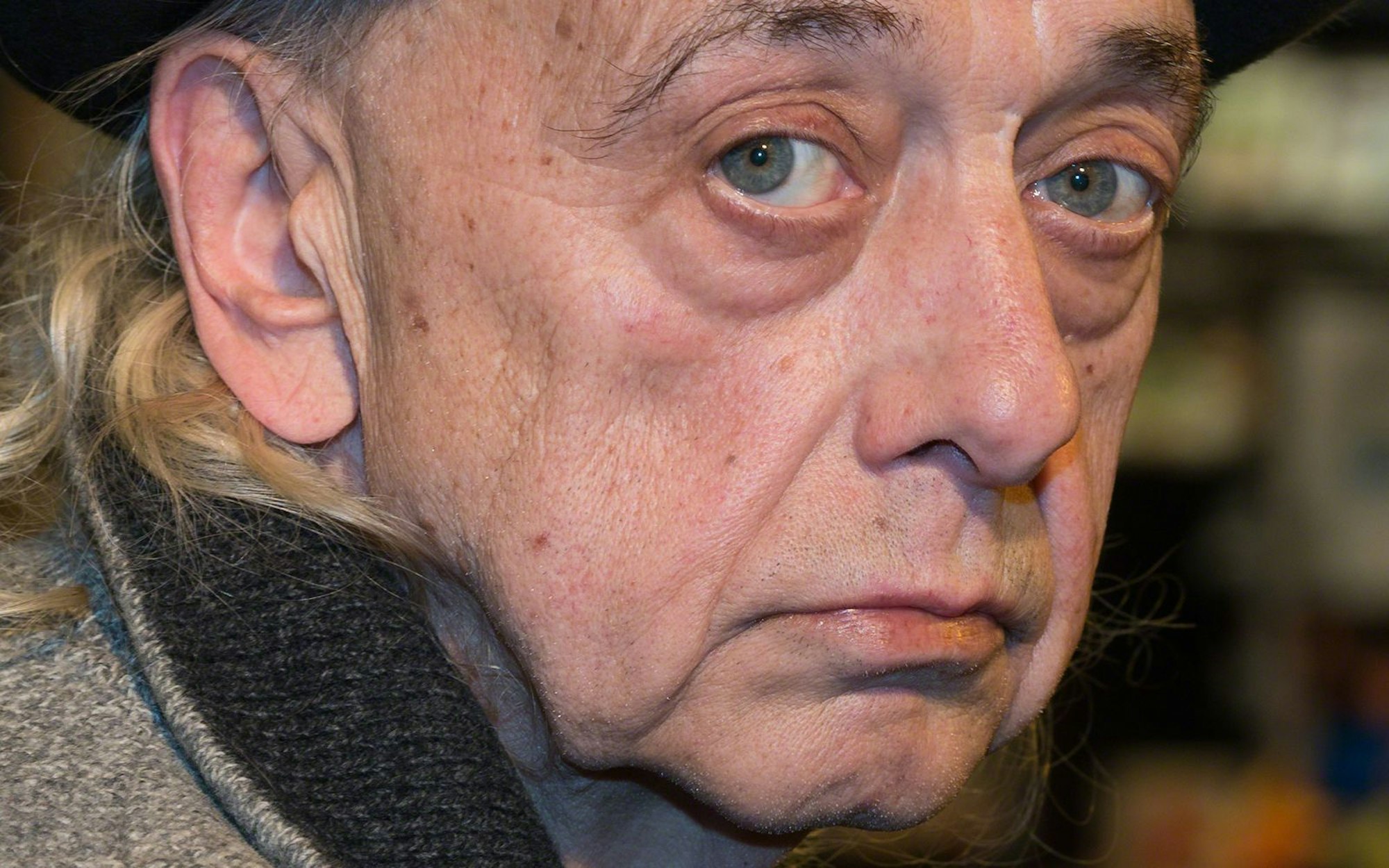 2013 veröffentlichte Peter Behrens seine Autobiografie „Der Clown mit der Trommel“, drei Jahre später starb er im Alter von 68 jahren an multiplem Organversagen. (Bild: Michael Schilling, CC BY-SA 3.0 , via Wikimedia Commons)