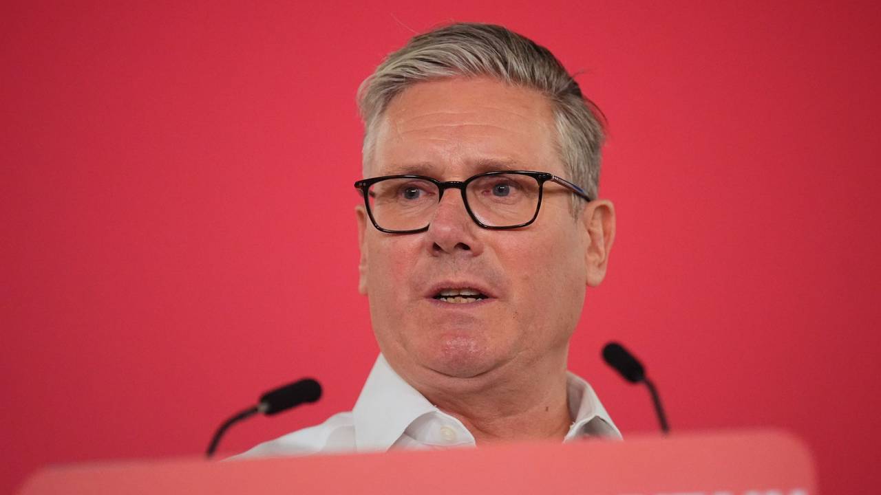 Nach dem Wahldebakel für Labour: Starmer hält Rede