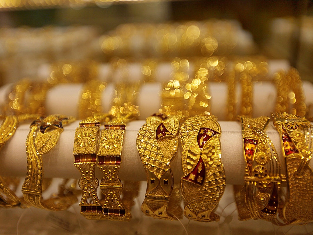 Ein Kölner Juwelier und seine Frau sollen gestohlenen Goldschmuck eingeschmolzen haben (Symbolbild mit Goldringen).