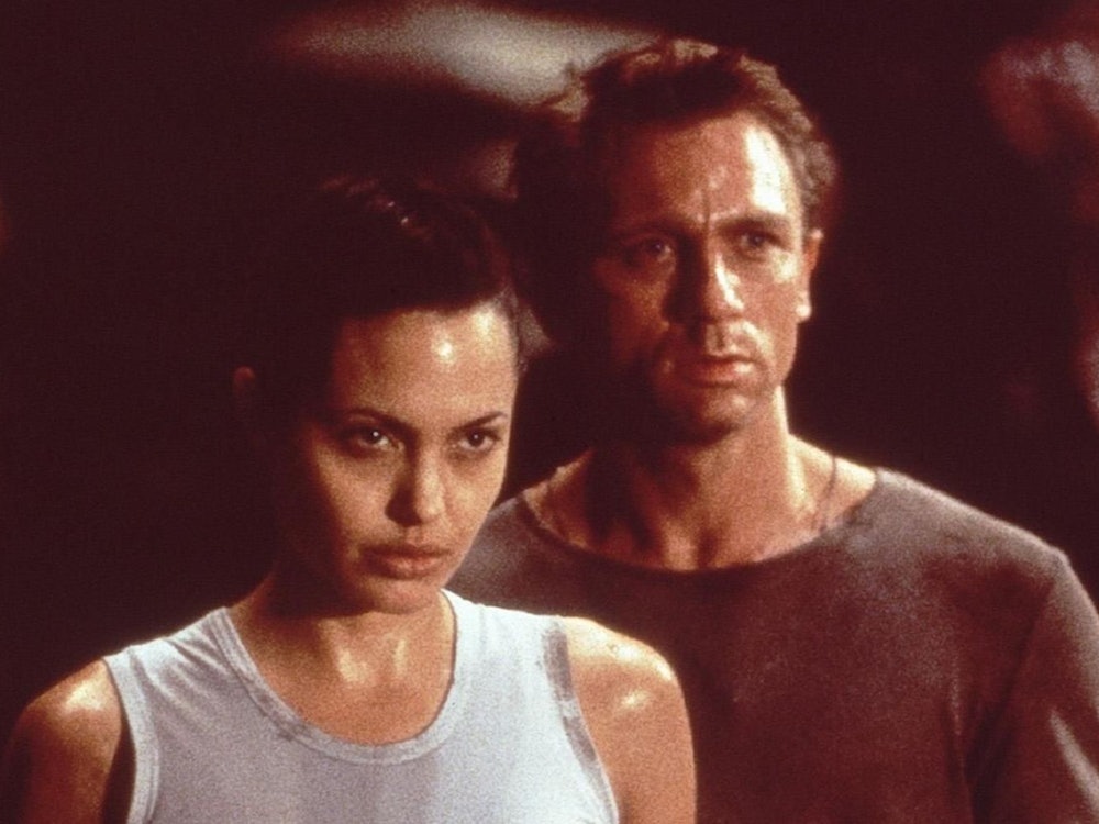 Kann Lara Croft (Angelina Jolie) Alex West (Daniel Craig) bei ihrer Mission gegen das Böse vertrauen? (Bild: 2001 PARAMOUNT PICTURES. TOMB RAIDER AND LARA CROFT ARE TRADEMARKS OF CORRE DESIGN LTD. All Rights Reserved.)