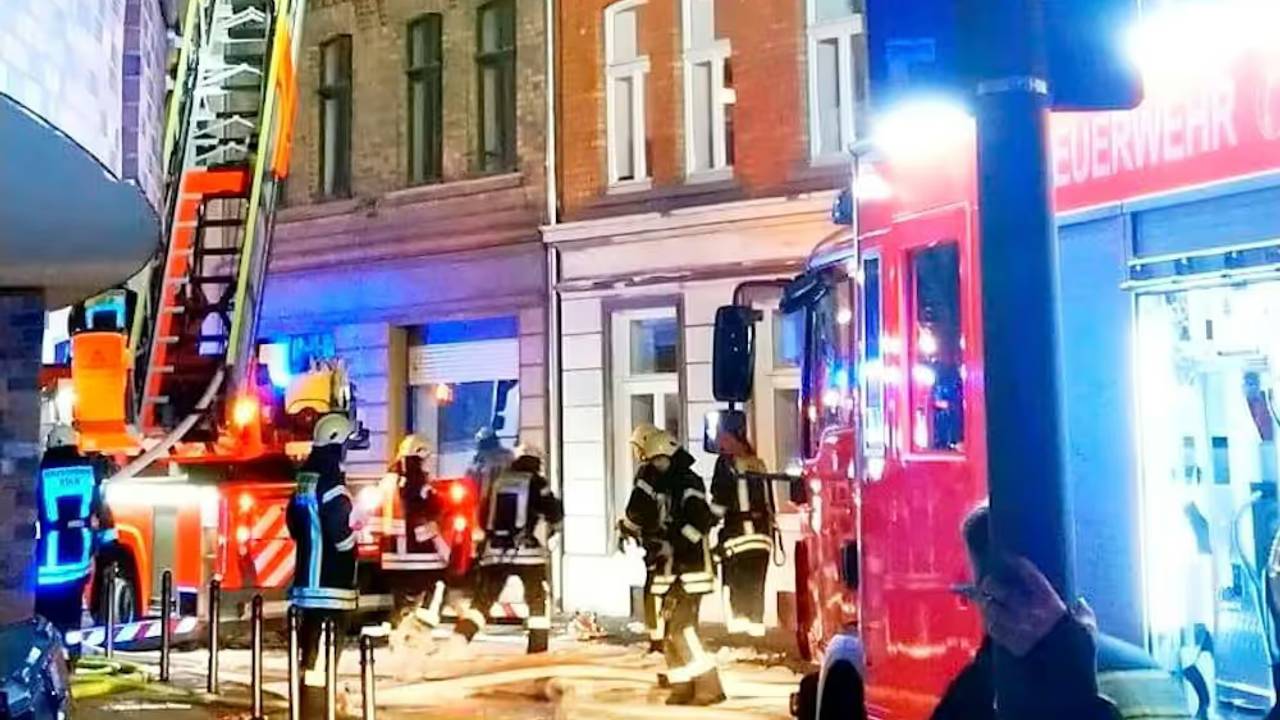 Einsatz in der Kölner Südstadt: Am 24. Oktober 2018 brannte ein Mehrfamilienhaus auf der Straße An St. Magdalenen. Zwei Menschen starben.