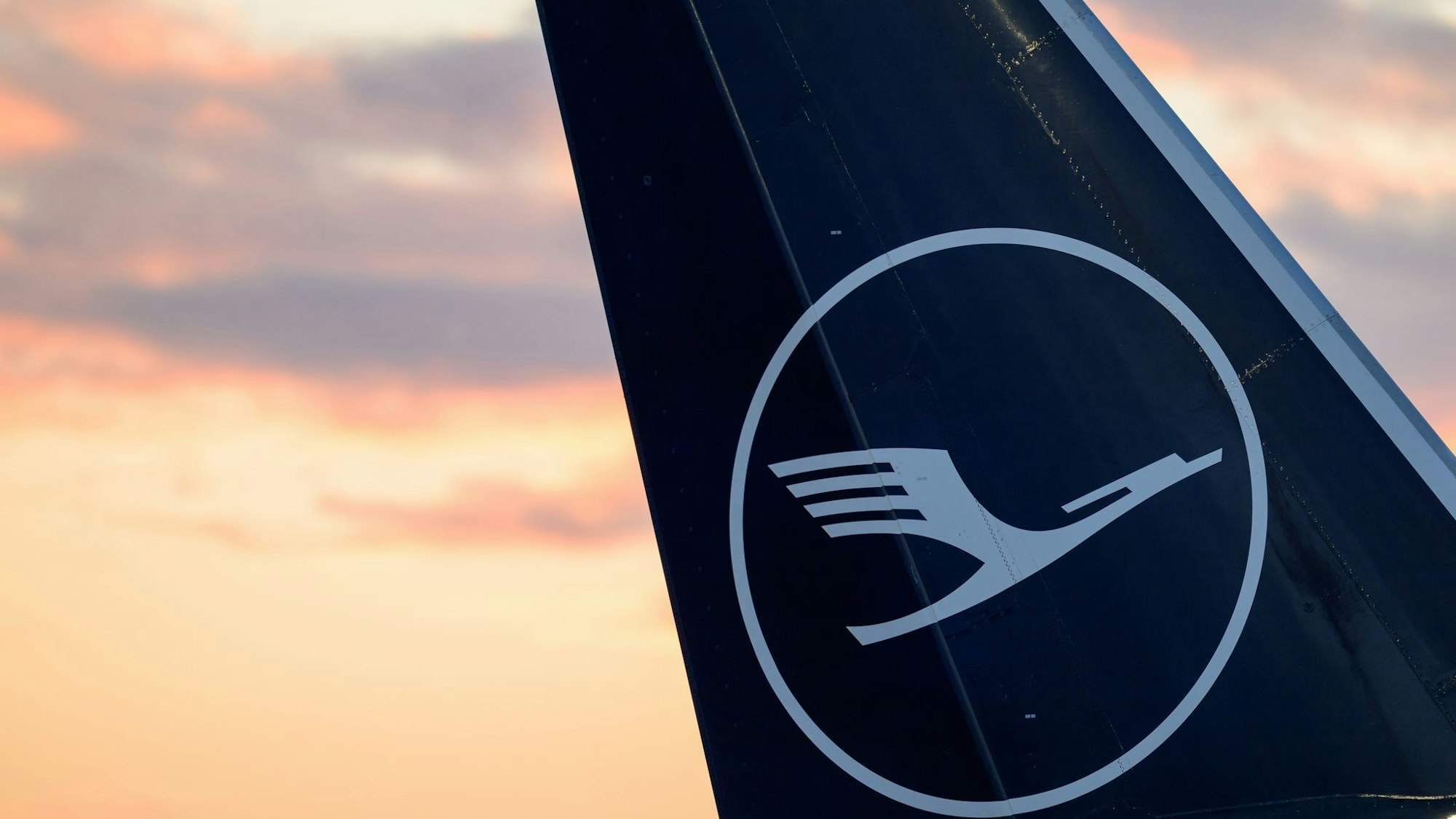 Lufthansa-Maschine kehrt nach Warnmeldung um