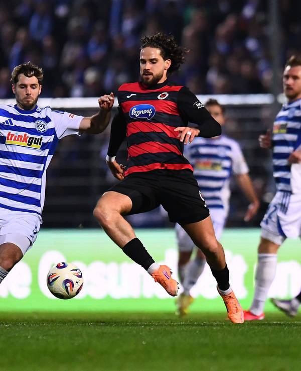 Duell um den Ball mit Lex-Tyger Lobinger.
