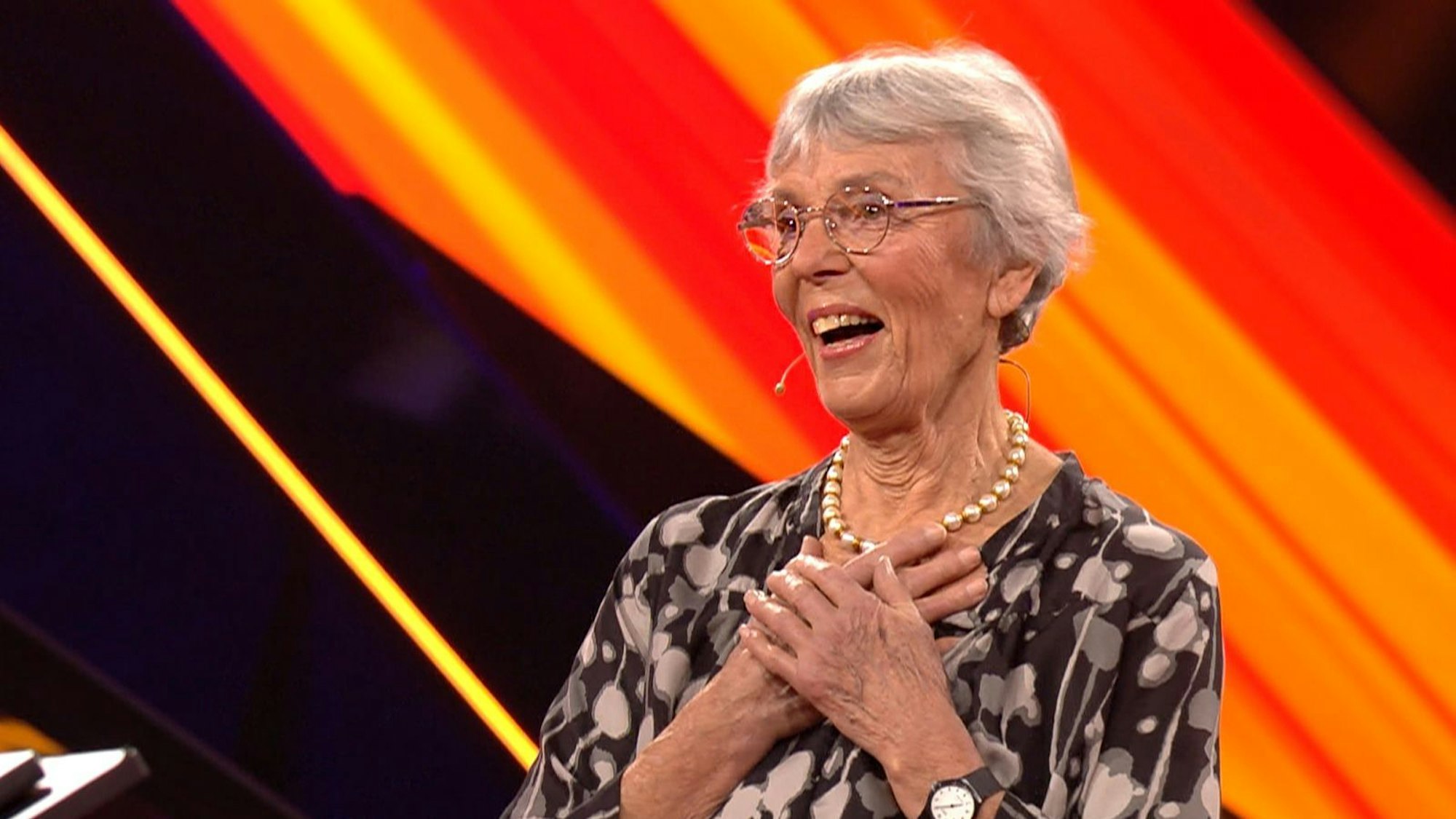 Die 83-jährige Martha Zöllner aus Bremen sichert sich 10.000 Euro. (Bild: RTL)