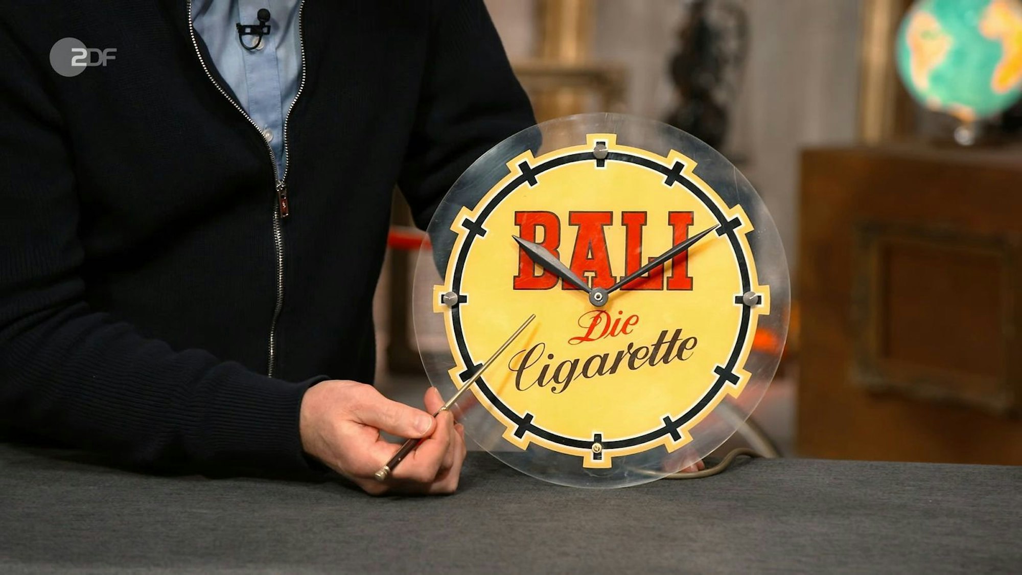 Das Werbemittel für Bali Zigaretten aus den 1950er Jahren sprach viele Sammler an. (Bild: ZDF)