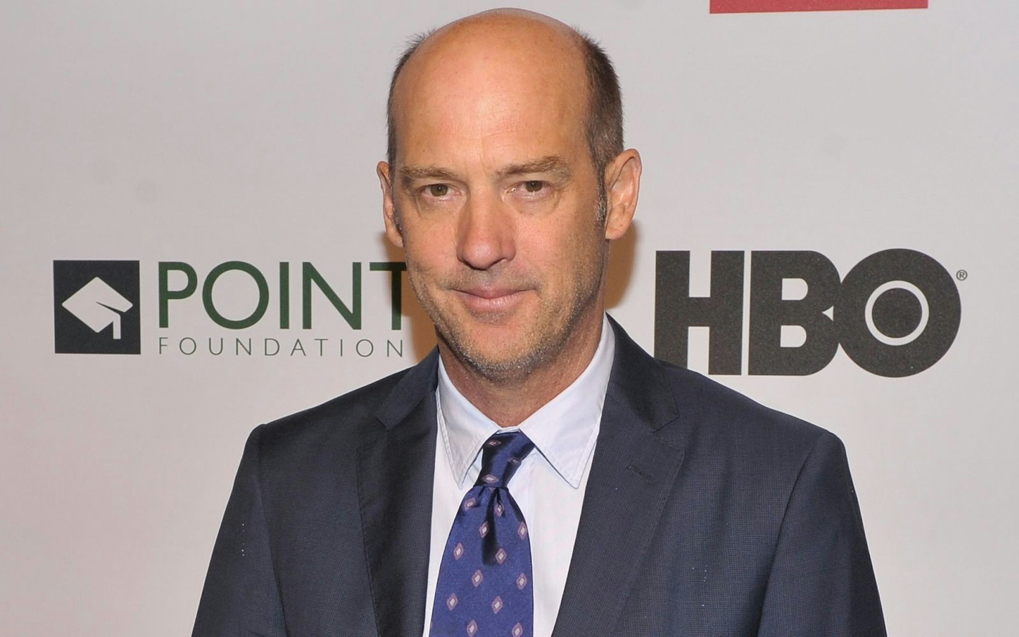 Berühmt wurde Anthony Edwards als Dr. Mark Greene in „Emergency Room“: Bis zu seinem Serien-Tod spielte er in der Arzt-Serie einen der zentralen Charaktere. (Bild: Stephen Lovekin/Getty Images for Point Foundation)