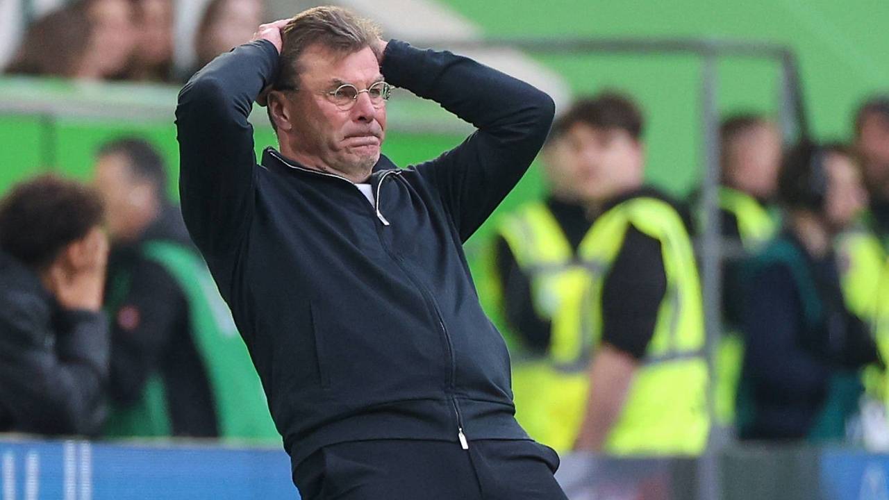 Dieter Hecking fasst sich an den Kopf