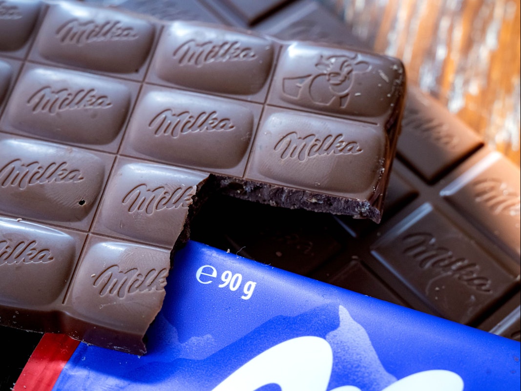 Neue Milka-Schokoladentafeln wiegen weniger, sehen aber fast aus wie früher.