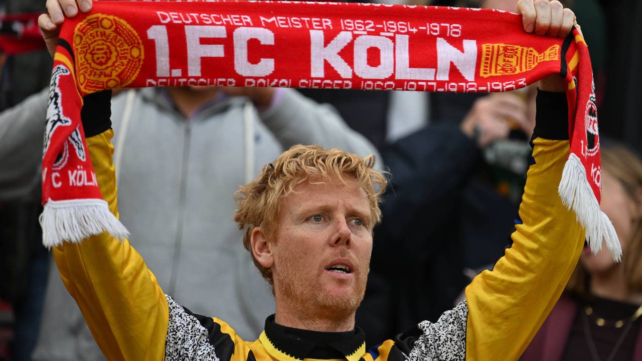 Jonas Reckermann mit Schal des 1. FC Köln im Rhein-Energie-Stadion.