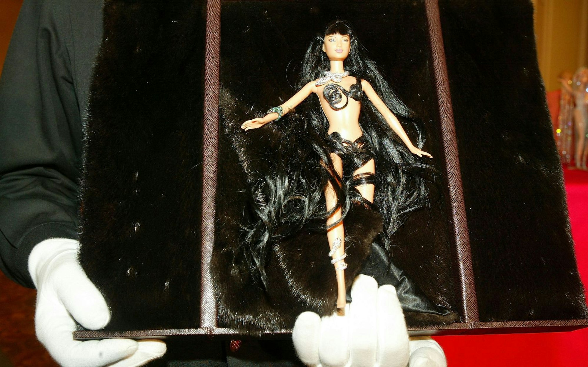 2003 wurde eine von Juwelieren gestaltete „Boucheron“-Barbie (Bild) für 23.000 Euro versteigert. (Bild: Getty Images/Pascal Le Segretain)