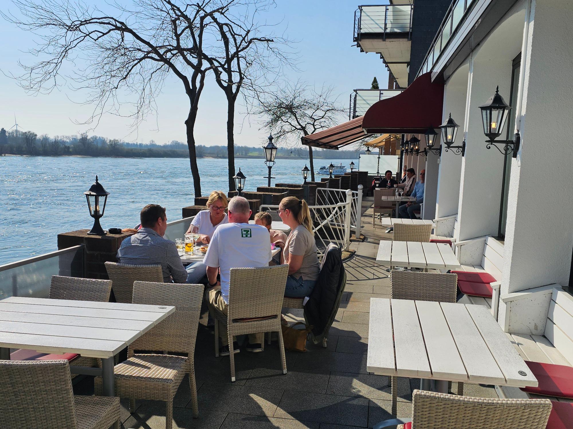 Restaurant „Reeser Rheinterrassen“