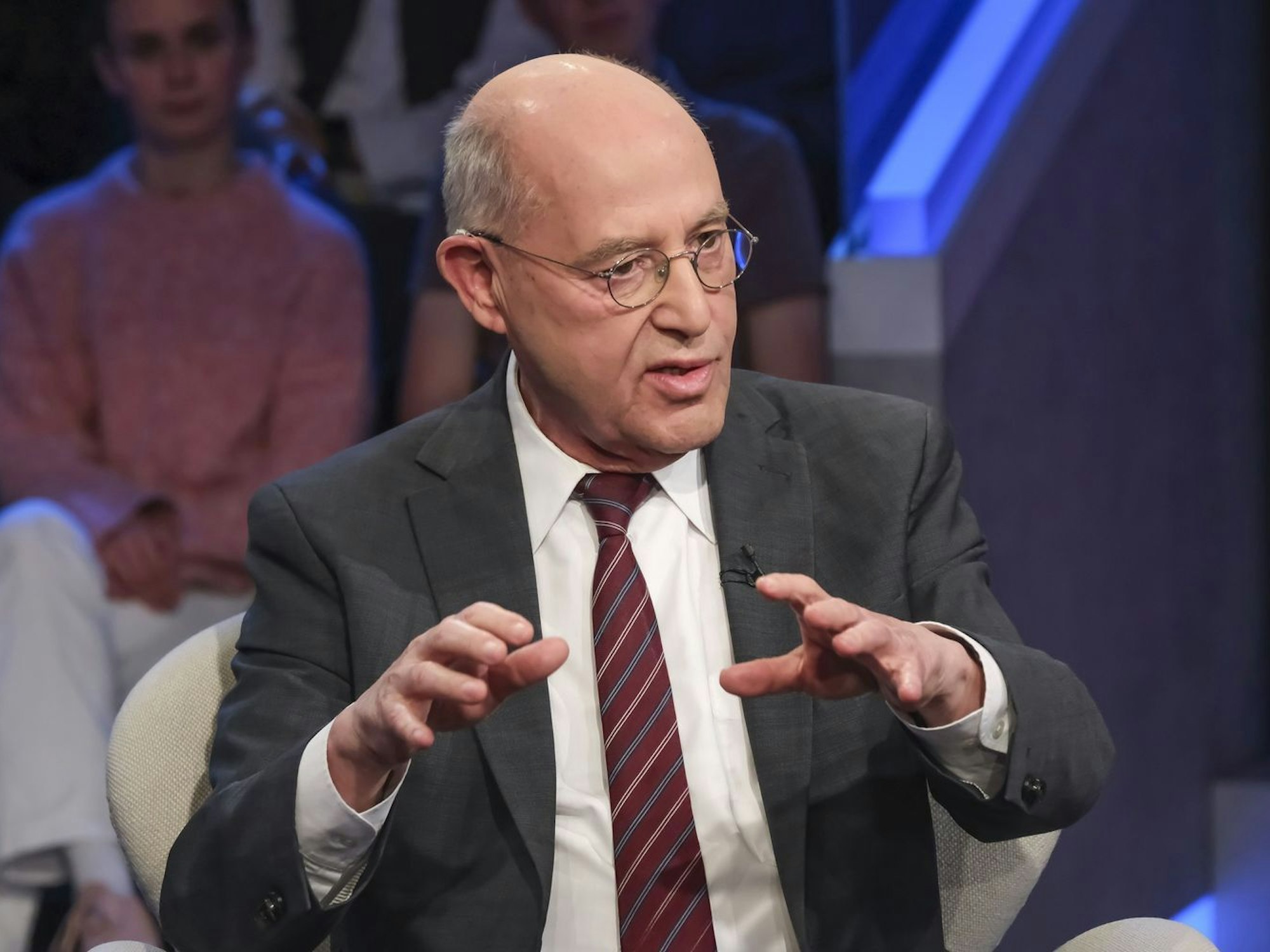 Kritisiert die Blickrichtung des Bundeskanzlers: Linken-Politiker Gregor Gysi bei „Maischberger“. (Bild: WDR / Oliver Ziebe)