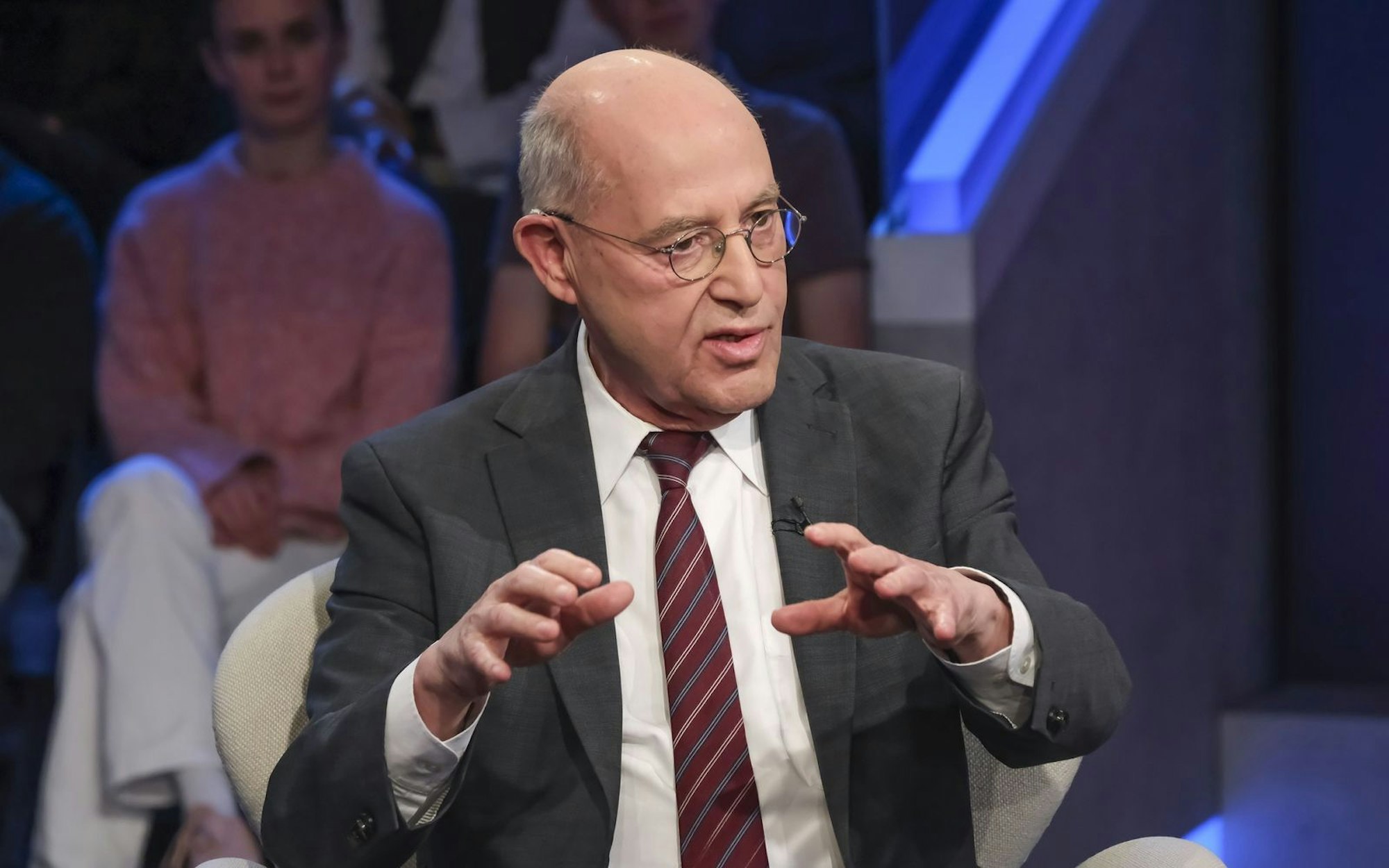Kritisiert die Blickrichtung des Bundeskanzlers: Linken-Politiker Gregor Gysi bei „Maischberger“. (Bild: WDR / Oliver Ziebe)