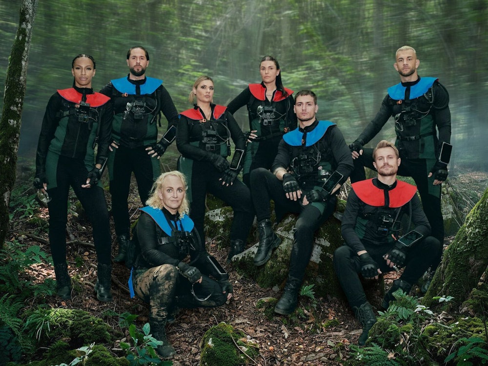 „Wo bin ich hier nur reingeraten?“ In „The Hunt“ (ProSieben und Joyn) geht's um ein bisschen mehr als nur um ein fröhlich-harmloses Fangspiel. (Bild: Joyn / René Lohse)