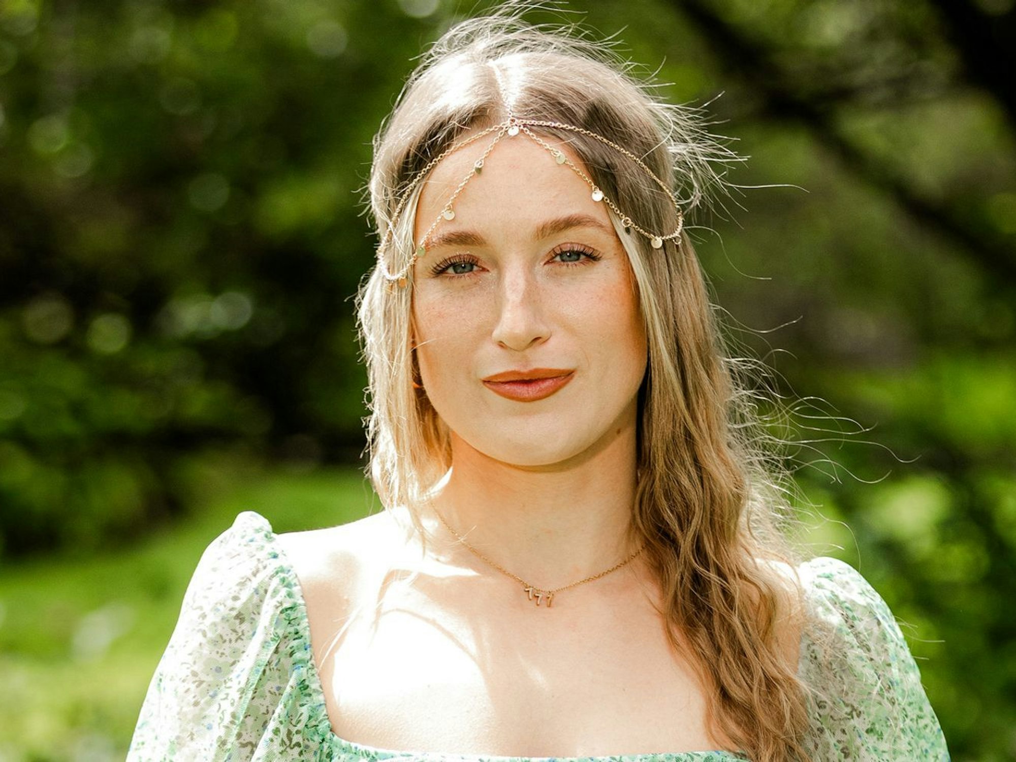 Die 26-Jährige hatte zuvor von Tim eine Rose bekommen. (Bild: RTL/Charlie Sperring)