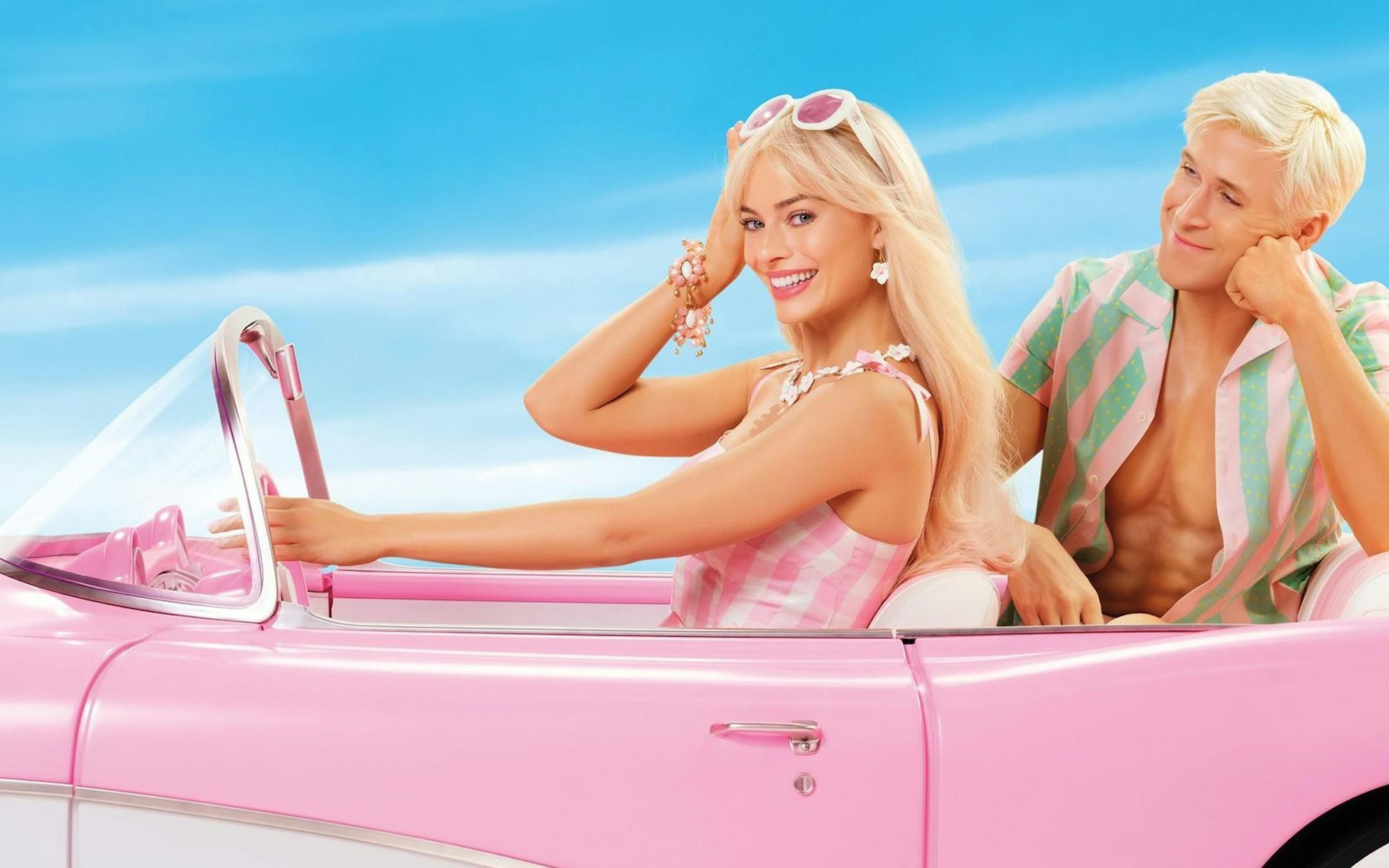 Blond, wunderschön, eine Inspiration für Generationen junger Mädchen: „Barbie“ (Mittwoch, 13. Mai, 20.15 Uhr, RTL) ist seit über sechs Jahrzehnten nicht aus den Kinderzimmern wegzudenken. (Bild: RTL / 2023 Warner Bros. Entertainment Inc. All Rights Reserved)