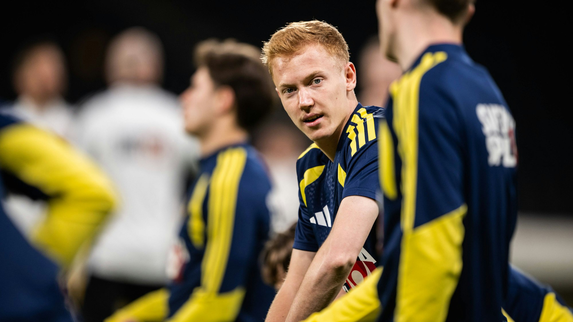 Hugo Larsson beim Warm-up im Schweden-Dress.