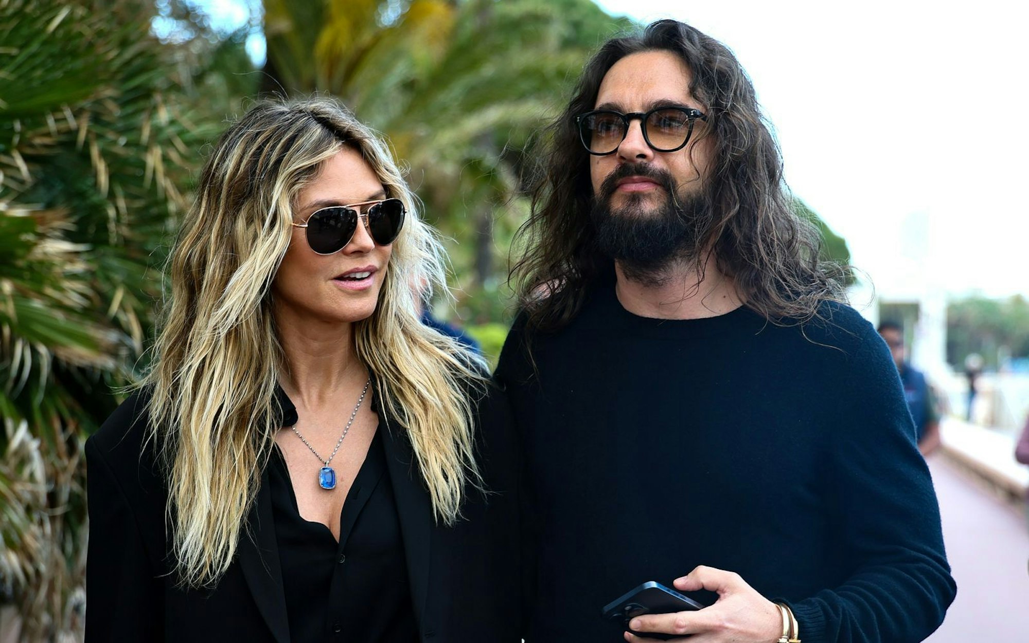 Tom Kaulitz hat in seinem Podcast den Äußerungen seiner Frau Heidi Klum bezüglich seiner Schlafgewohnheiten widersprochen. (Bild: 2025 Getty Images/Andreas Rentz)