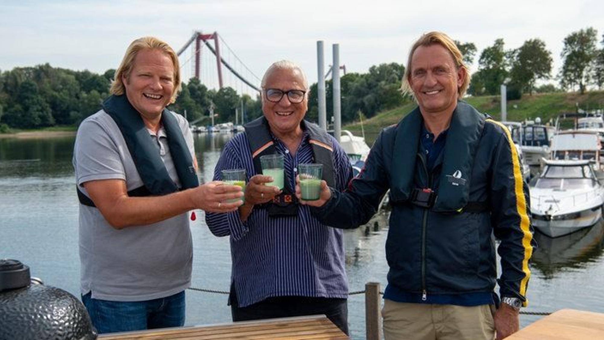 Björn Freitag (l.), Skipper Heinz-Dieter Fröse und Frank Buchholz