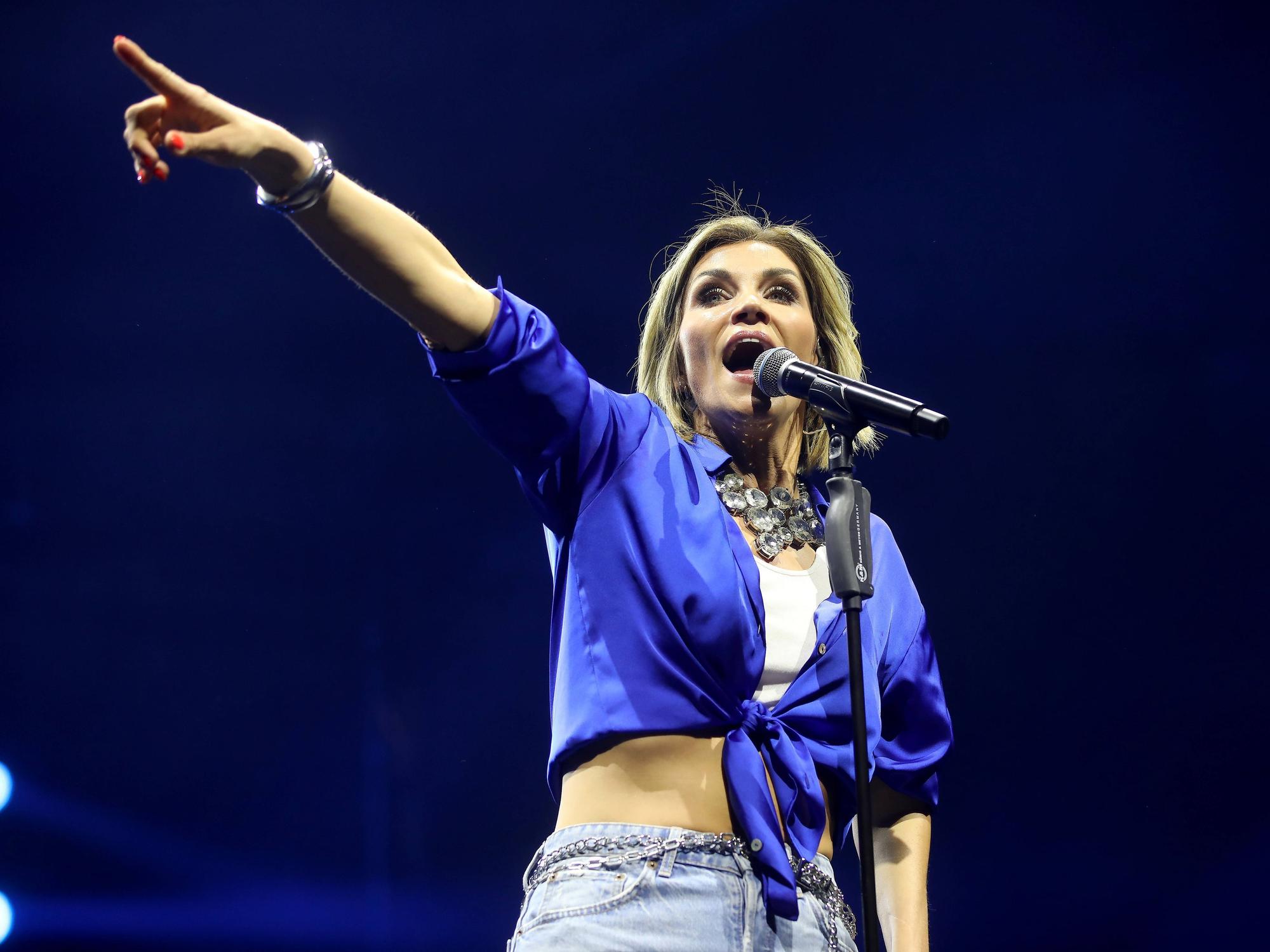 Anna-Maria Zimmermann bei der Schlagernacht des Jahres auf der Bühne.