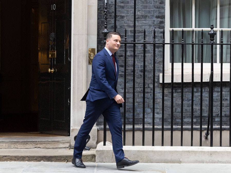 Wes Streeting verlässt Gebäude