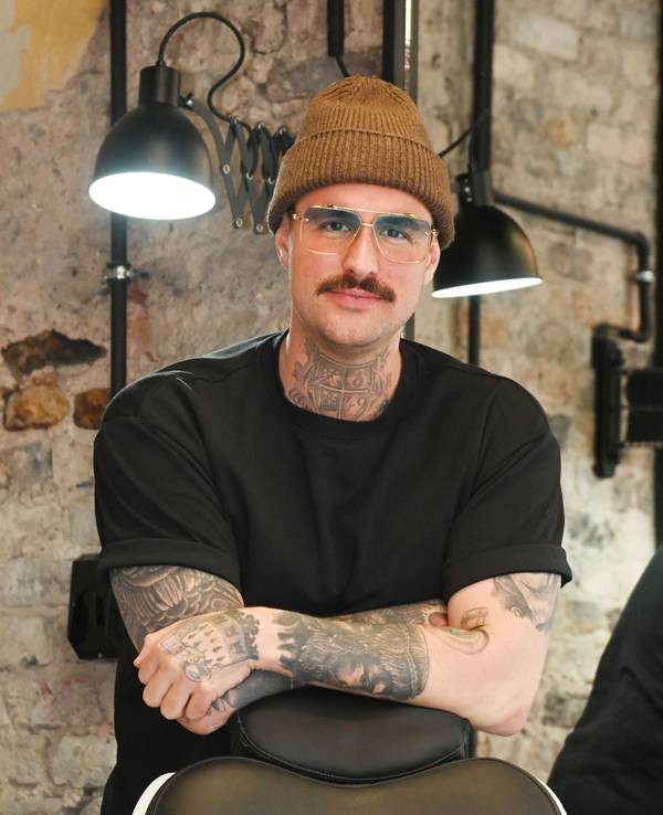Der Kölner Elmar Heilf (38) ist Friseurmeister – und noch viel mehr.
