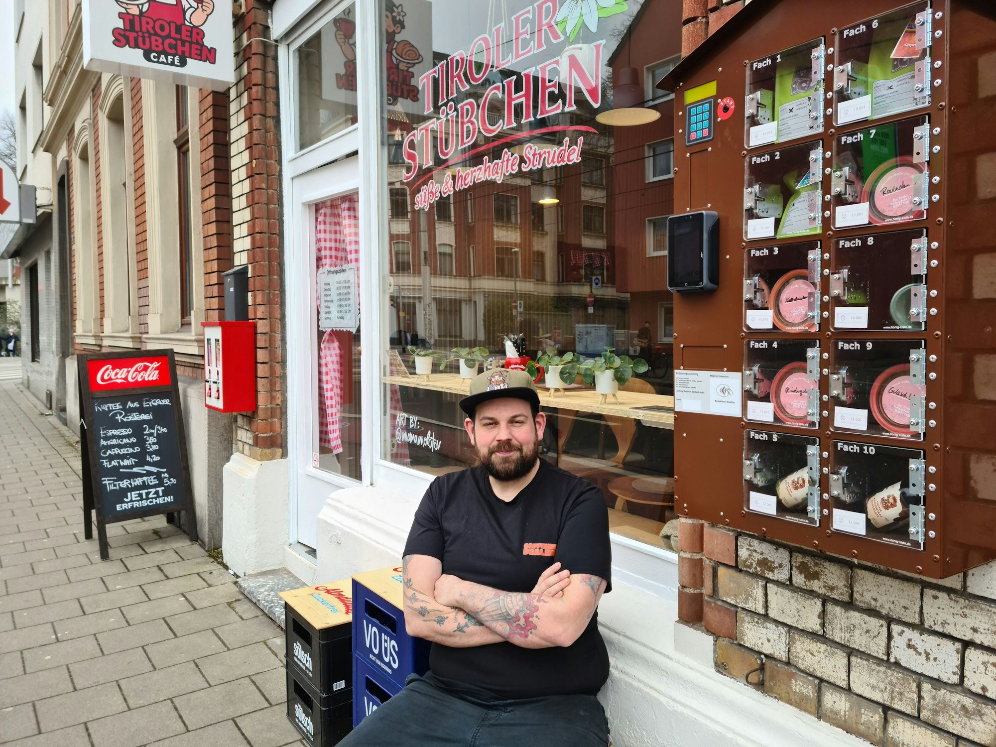 Marcel Montaperti vor seinem „Tiroler Stübchen“ an der Subbelrather Straße